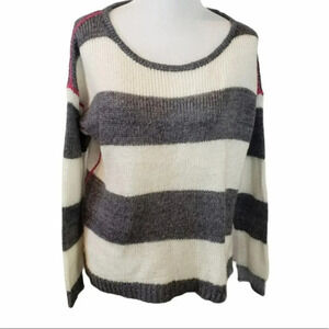 Rewind M Grey &‎ white sweater w/pink trim